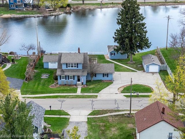 304 Oak Street, Linden, MI 48451