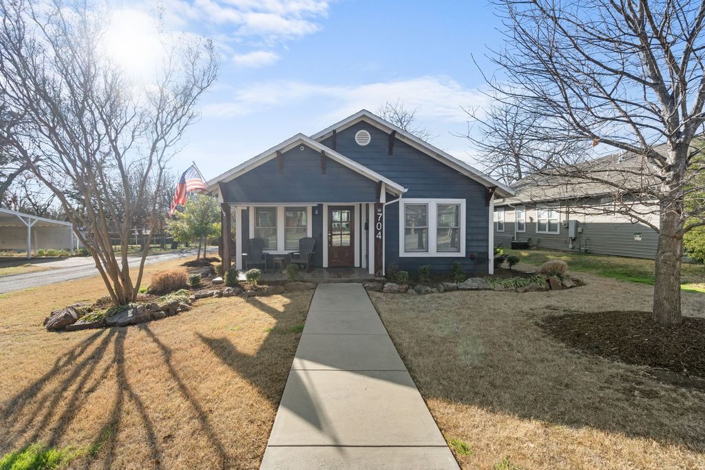 704 Barnes Street, Mckinney, TX 75069