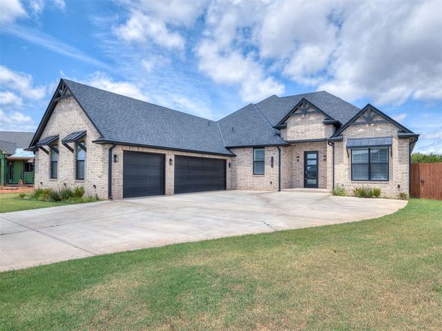 1383 S Gabes Court Drive, Mustang, OK 73064