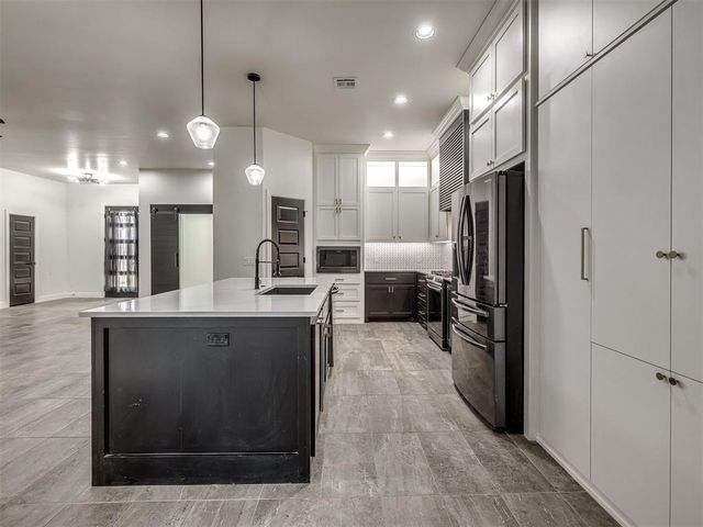 1383 S Gabes Court Drive, Mustang, OK 73064