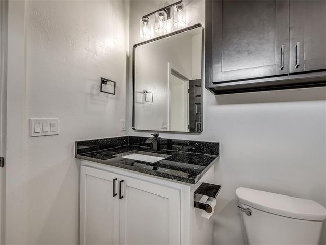 1383 S Gabes Court Drive, Mustang, OK 73064