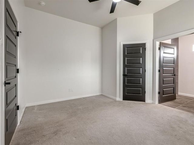 1383 S Gabes Court Drive, Mustang, OK 73064