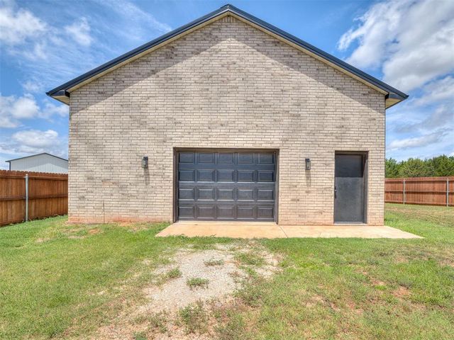 1383 S Gabes Court Drive, Mustang, OK 73064