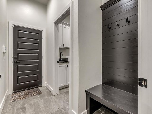 1383 S Gabes Court Drive, Mustang, OK 73064