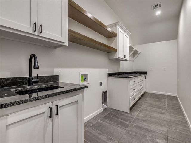 1383 S Gabes Court Drive, Mustang, OK 73064