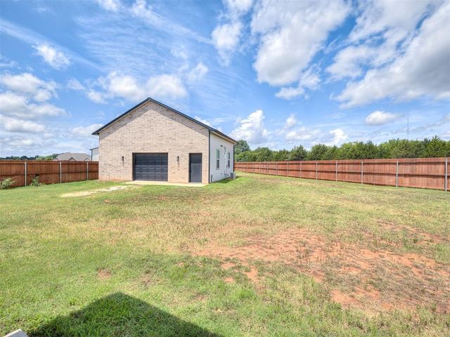 1383 S Gabes Court Drive, Mustang, OK 73064