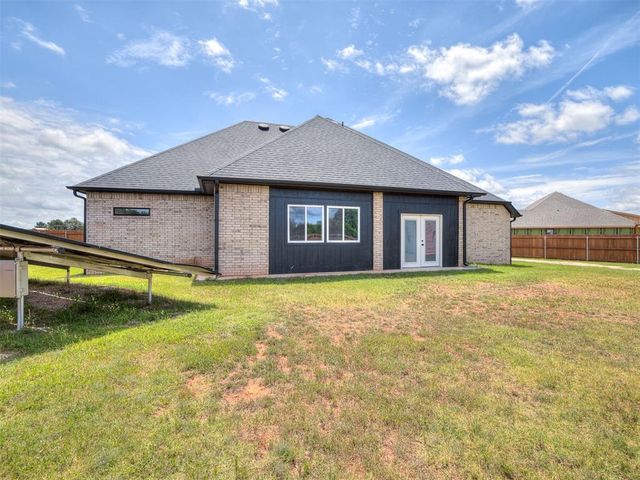 1383 S Gabes Court Drive, Mustang, OK 73064