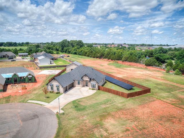 1383 S Gabes Court Drive, Mustang, OK 73064