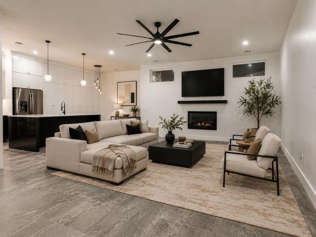 1383 S Gabes Court Drive, Mustang, OK 73064