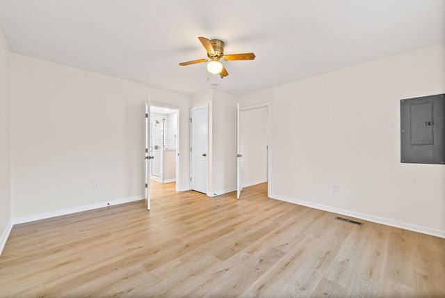 209 Maplewood Dr, Clarksville, TN 37042