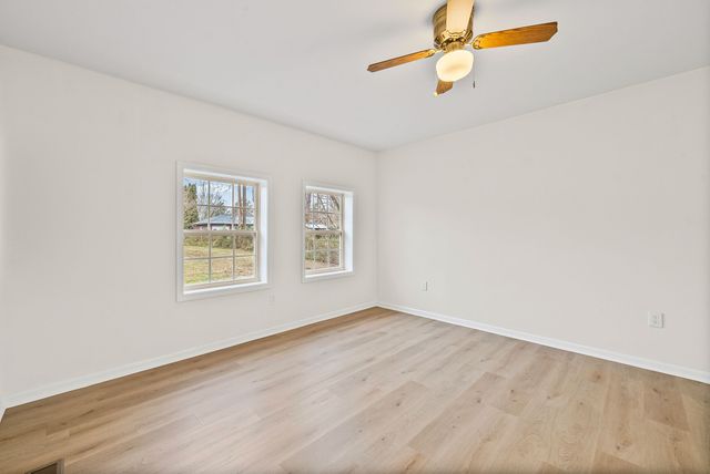 209 Maplewood Dr, Clarksville, TN 37042