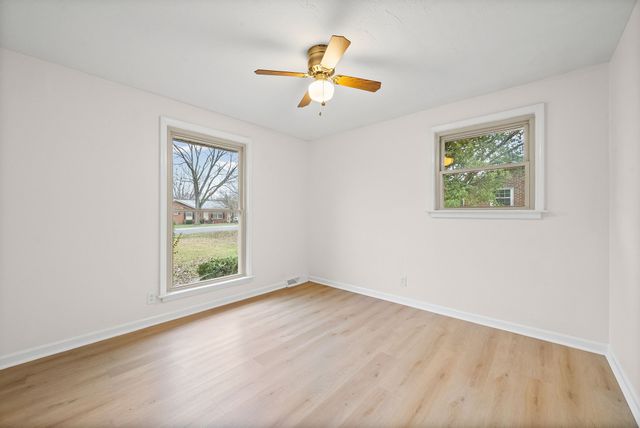 209 Maplewood Dr, Clarksville, TN 37042