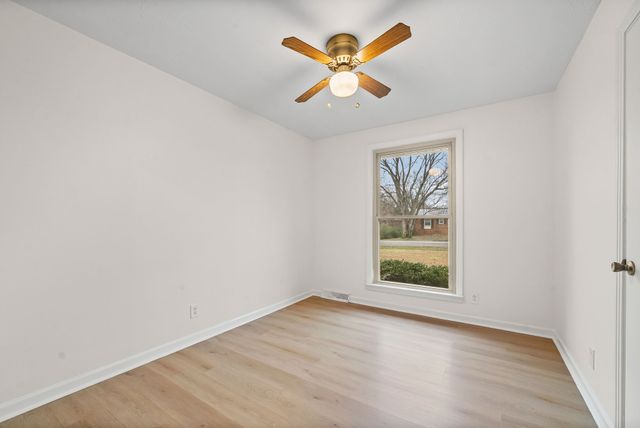 209 Maplewood Dr, Clarksville, TN 37042