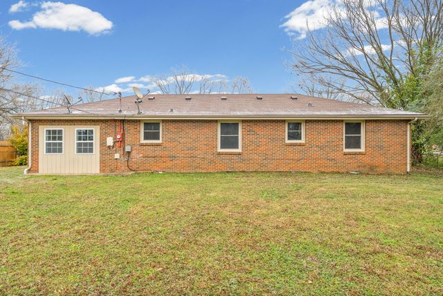 209 Maplewood Dr, Clarksville, TN 37042