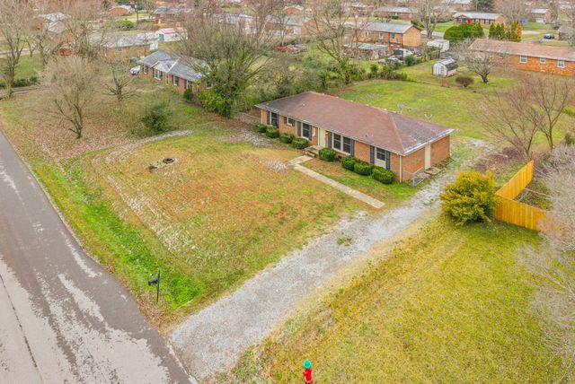 209 Maplewood Dr, Clarksville, TN 37042