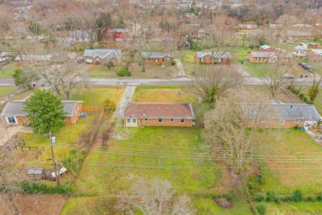 209 Maplewood Dr, Clarksville, TN 37042