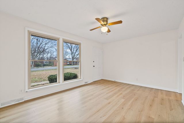 209 Maplewood Dr, Clarksville, TN 37042