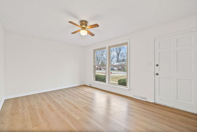 209 Maplewood Dr, Clarksville, TN 37042