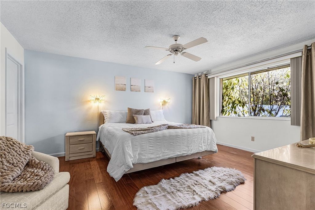 Image 14 of property listing at 3730 SE 3rd AVE, Cape Coral, FL 33904