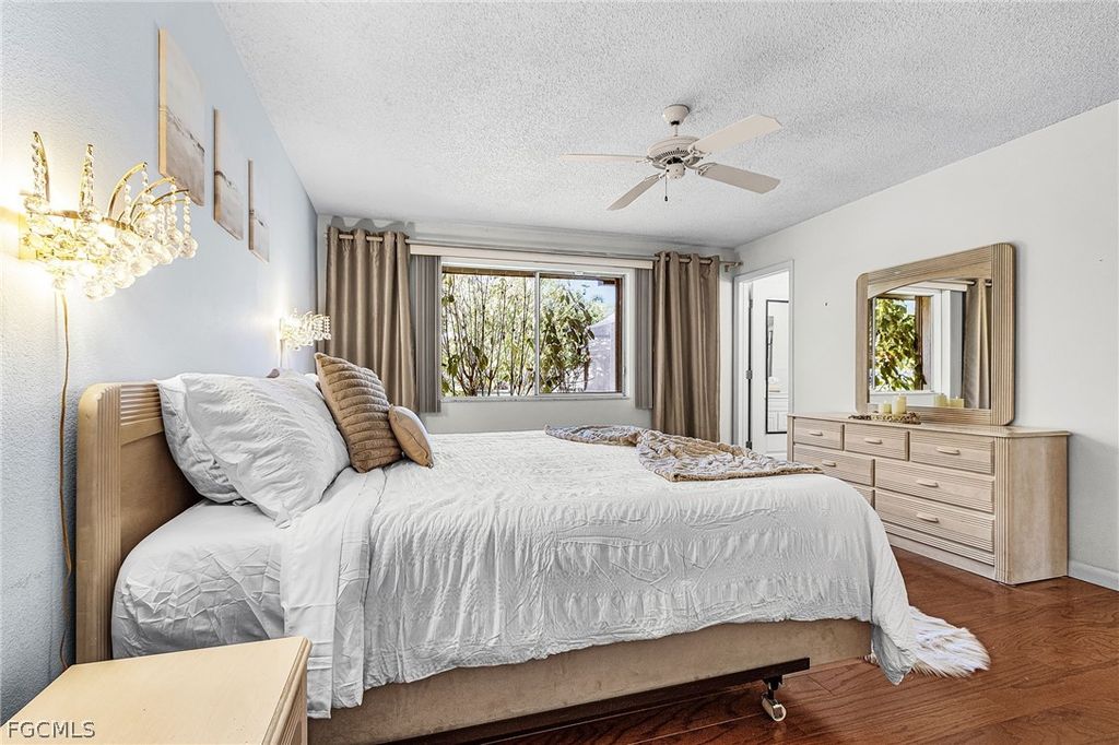 Image 16 of property listing at 3730 SE 3rd AVE, Cape Coral, FL 33904