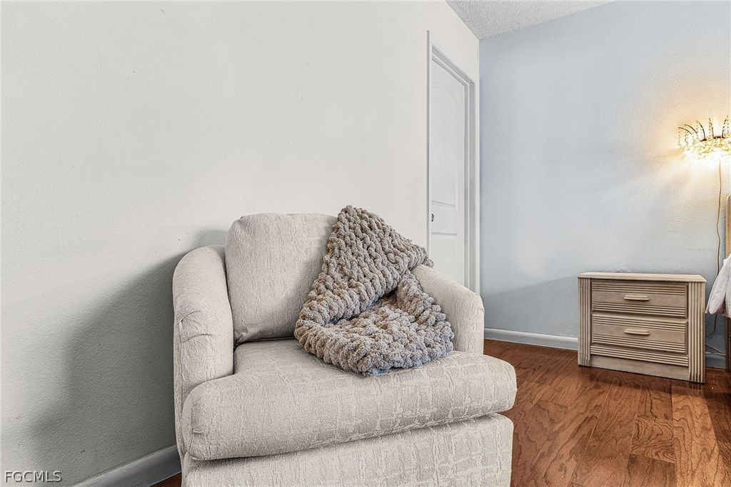 Image 17 of property listing at 3730 SE 3rd AVE, Cape Coral, FL 33904