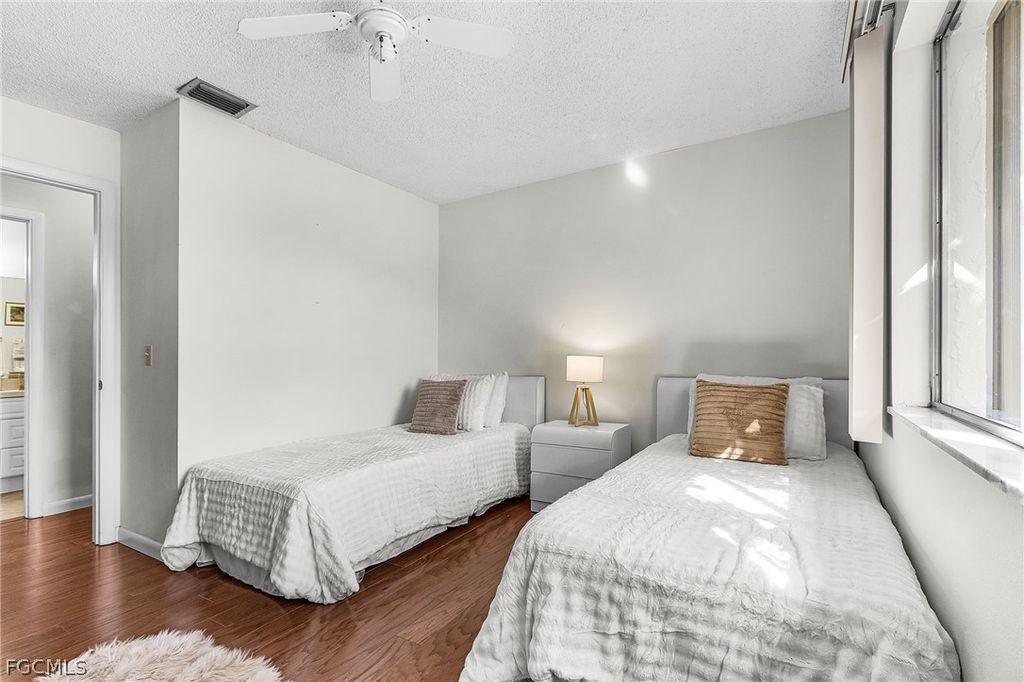 Image 22 of property listing at 3730 SE 3rd AVE, Cape Coral, FL 33904