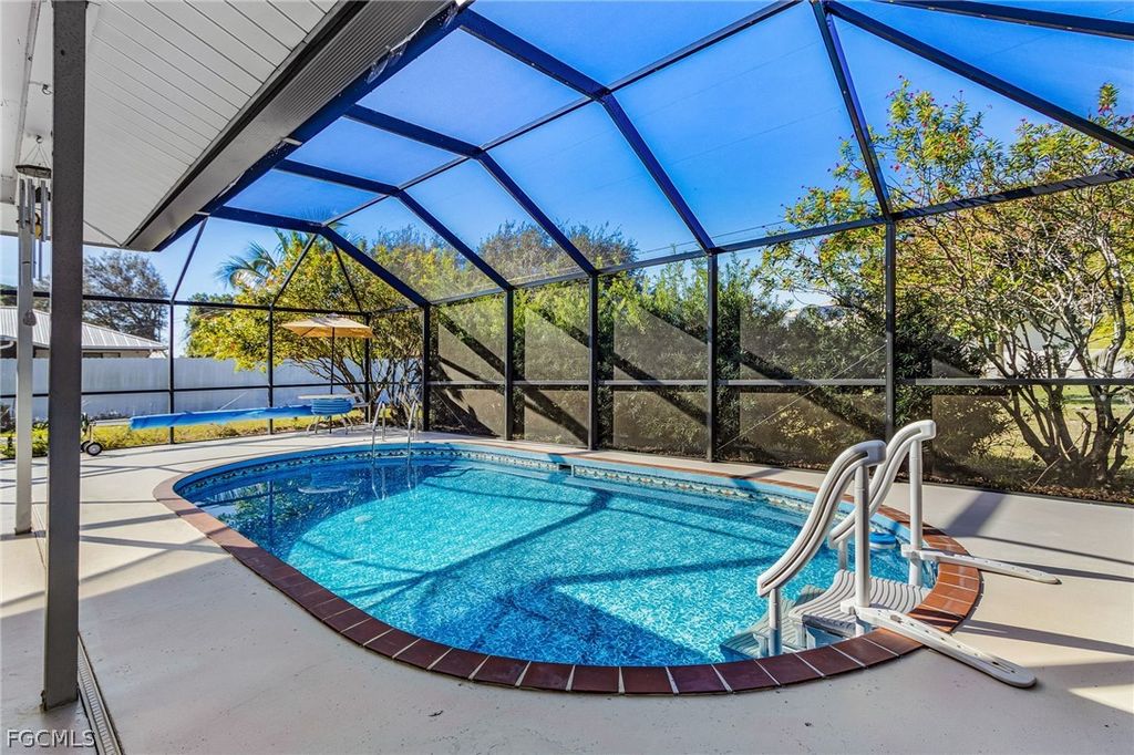 Image 31 of property listing at 3730 SE 3rd AVE, Cape Coral, FL 33904