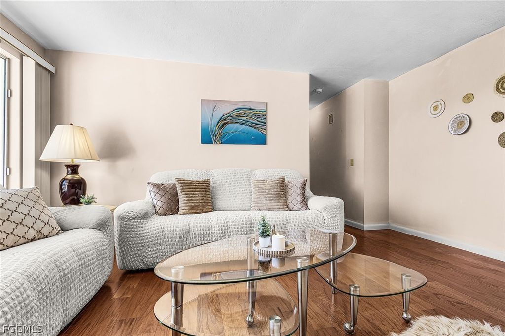 Image 6 of property listing at 3730 SE 3rd AVE, Cape Coral, FL 33904