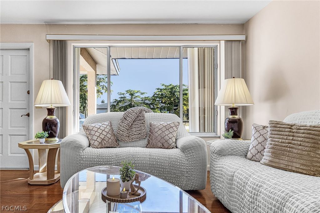 Image 9 of property listing at 3730 SE 3rd AVE, Cape Coral, FL 33904