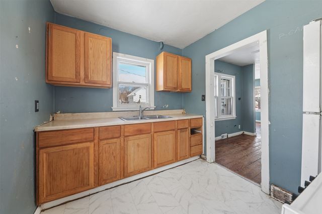 1807 E Walnut Street, Des Moines, IA 50316