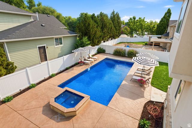 557 E WARM DR, Kaysville, UT 84037