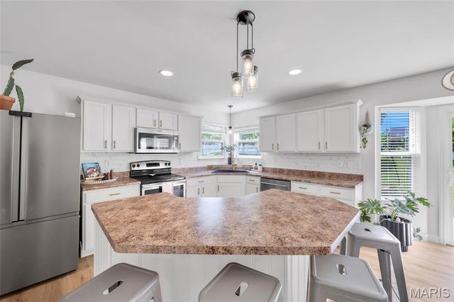 202 Wyndtrace Court, Lake St Louis, MO 63367