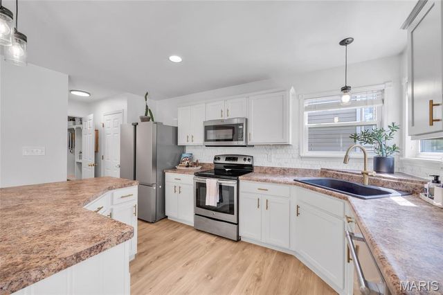 202 Wyndtrace Court, Lake St Louis, MO 63367