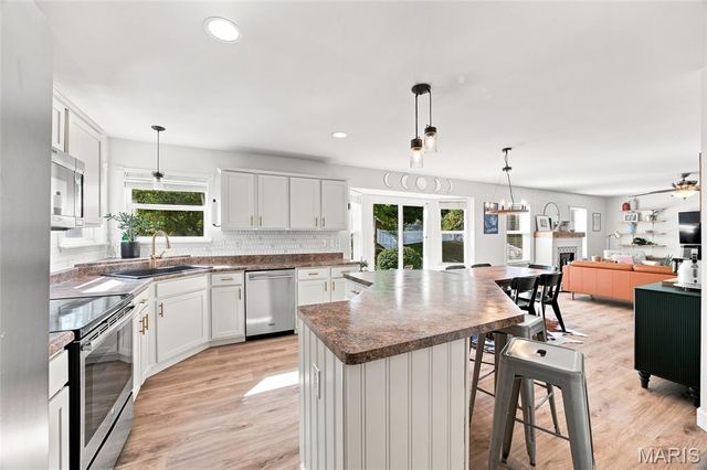 202 Wyndtrace Court, Lake St Louis, MO 63367