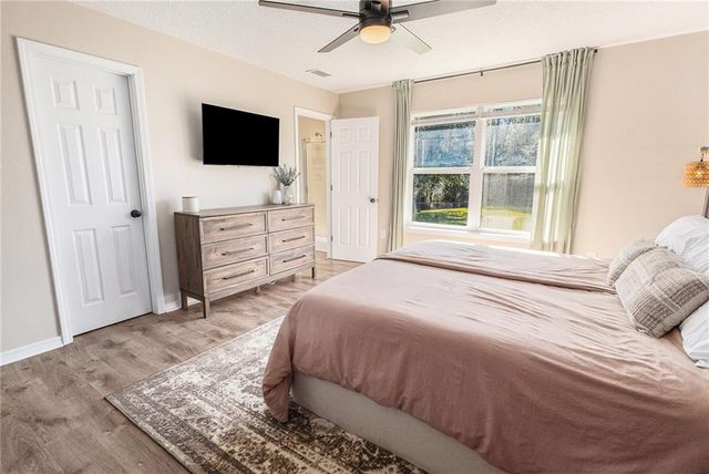 19870 Southfield Drive, Robertsdale, AL 36567