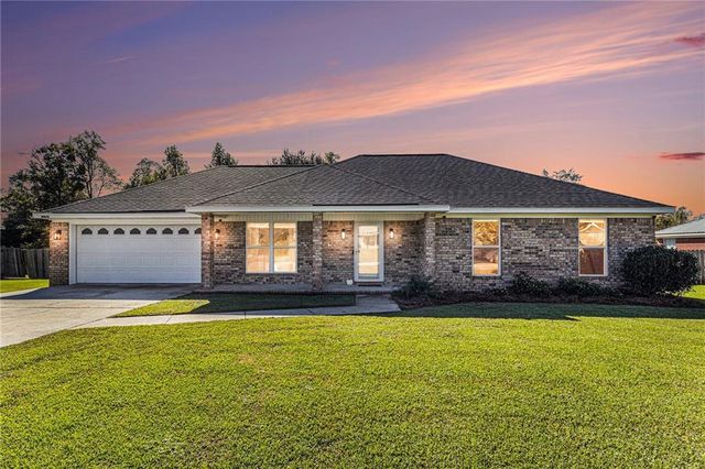 19870 Southfield Drive, Robertsdale, AL 36567