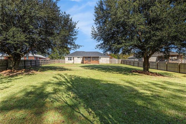 19870 Southfield Drive, Robertsdale, AL 36567