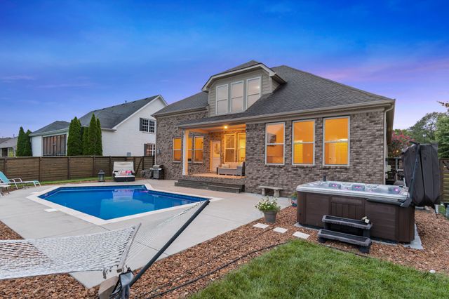 1023 Brixworth Dr, Thompsons Station, TN 37179