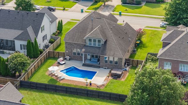 1023 Brixworth Dr, Thompsons Station, TN 37179
