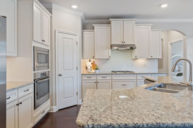 1023 Brixworth Dr, Thompsons Station, TN 37179