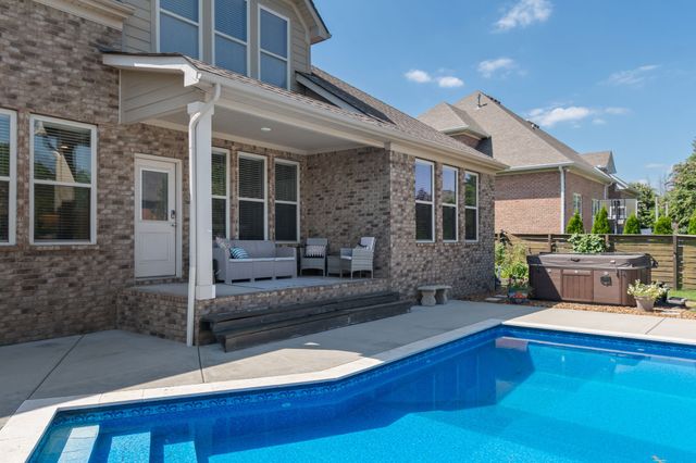 1023 Brixworth Dr, Thompsons Station, TN 37179