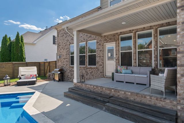 1023 Brixworth Dr, Thompsons Station, TN 37179