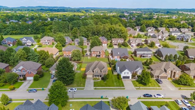 1023 Brixworth Dr, Thompsons Station, TN 37179