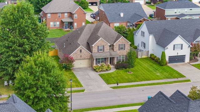 1023 Brixworth Dr, Thompsons Station, TN 37179