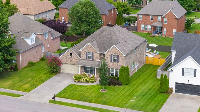 1023 Brixworth Dr, Thompsons Station, TN 37179