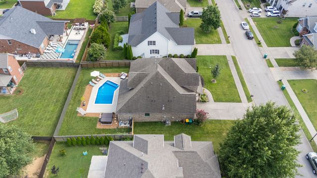 1023 Brixworth Dr, Thompsons Station, TN 37179