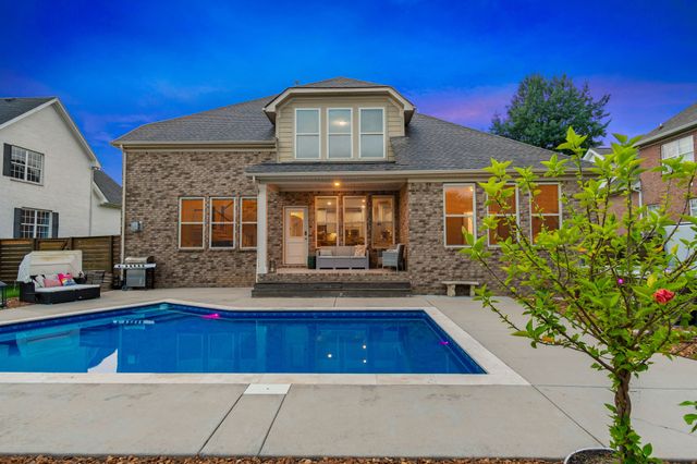 1023 Brixworth Dr, Thompsons Station, TN 37179