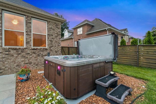 1023 Brixworth Dr, Thompsons Station, TN 37179