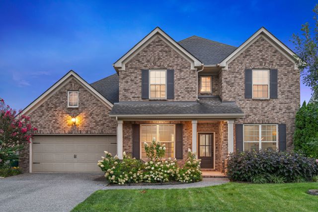 1023 Brixworth Dr, Thompsons Station, TN 37179