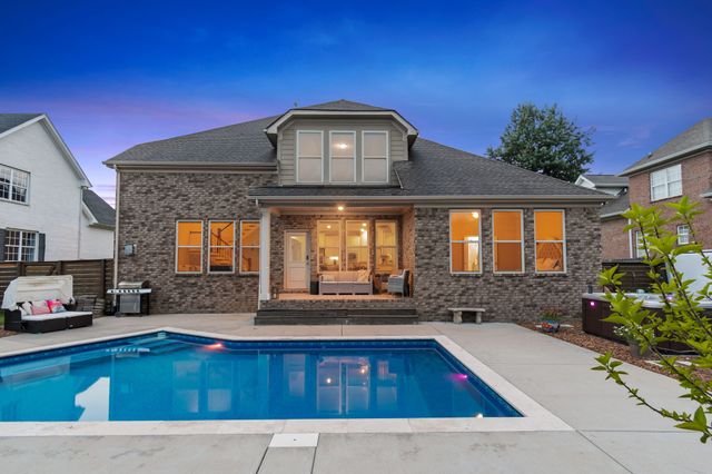 1023 Brixworth Dr, Thompsons Station, TN 37179